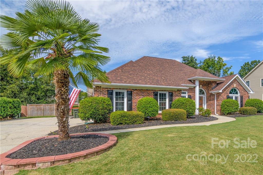 3364 Blue Jay Pass Fort Mill, SC 29708 - Photo 25 of 30 a front view of a house with garden
