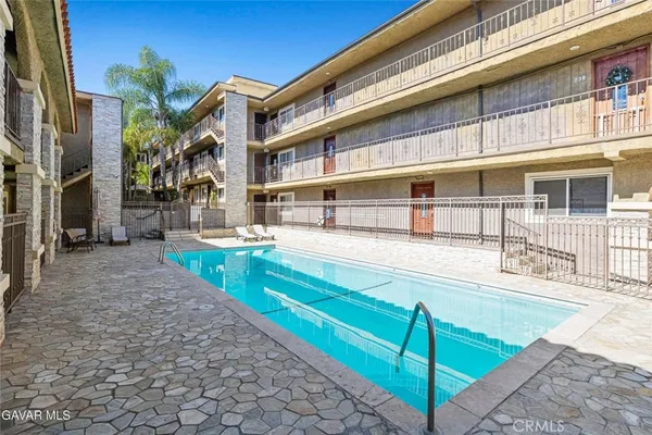 $459,900 | 3220 Altura Avenue, Unit 220, Glendale, CA 91214