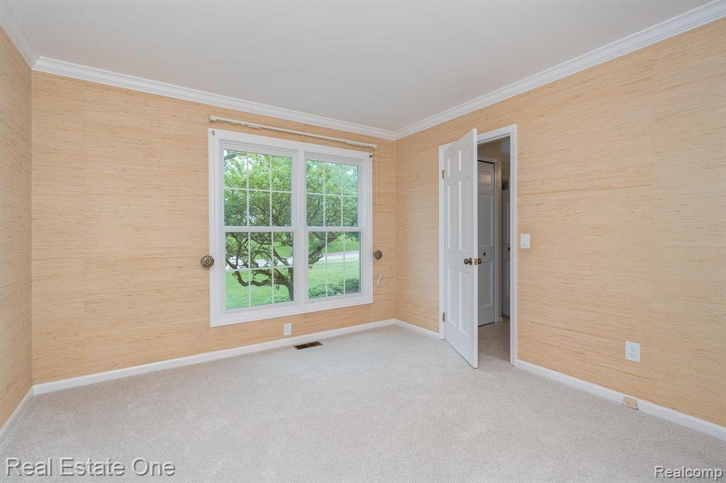 5245 Aintree Road Rochester, MI 48306 - Photo 9 of 42