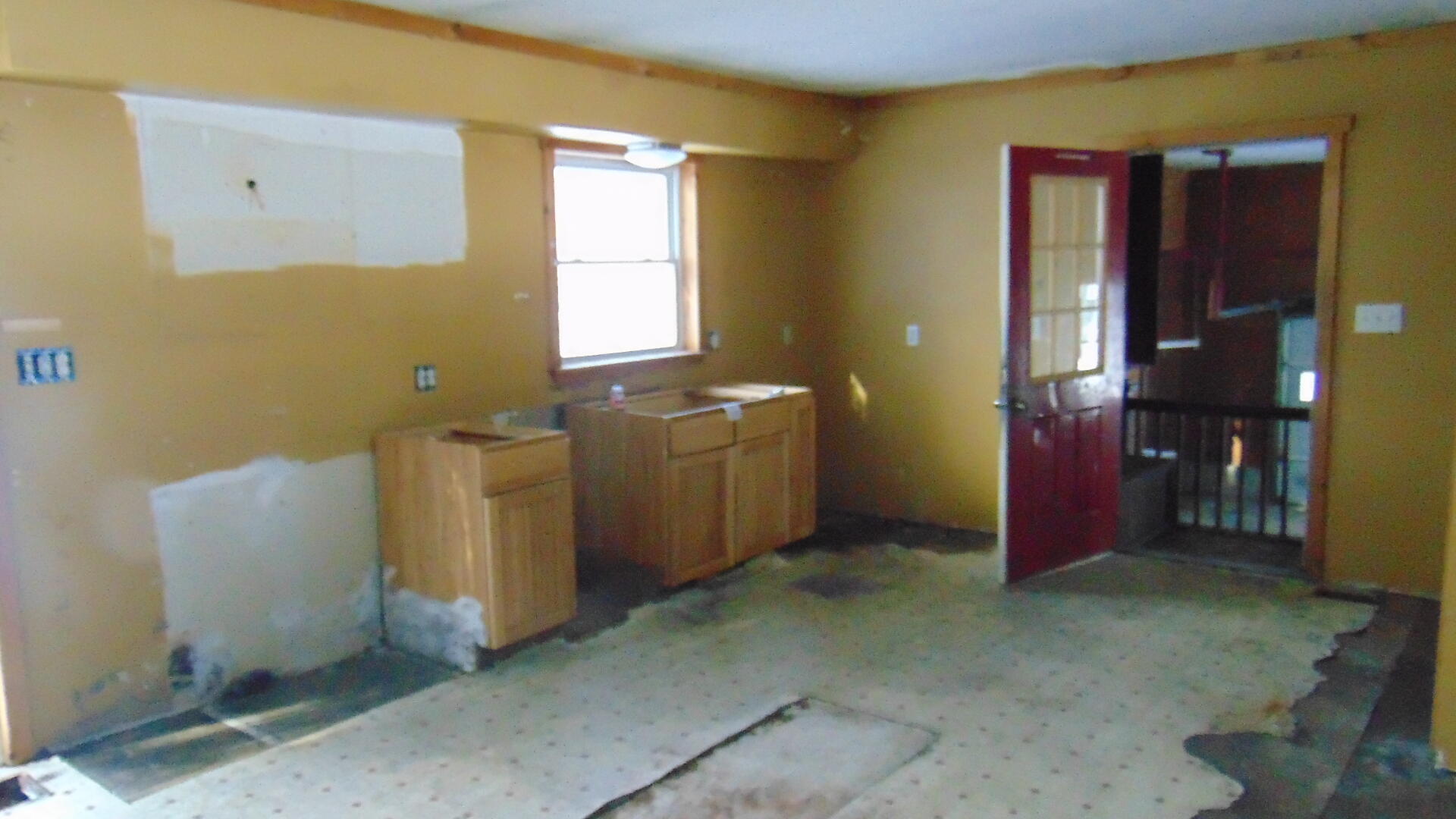 17 Edwards Street Lincoln, ME 04457 - Photo 4 of 9 DSC01920