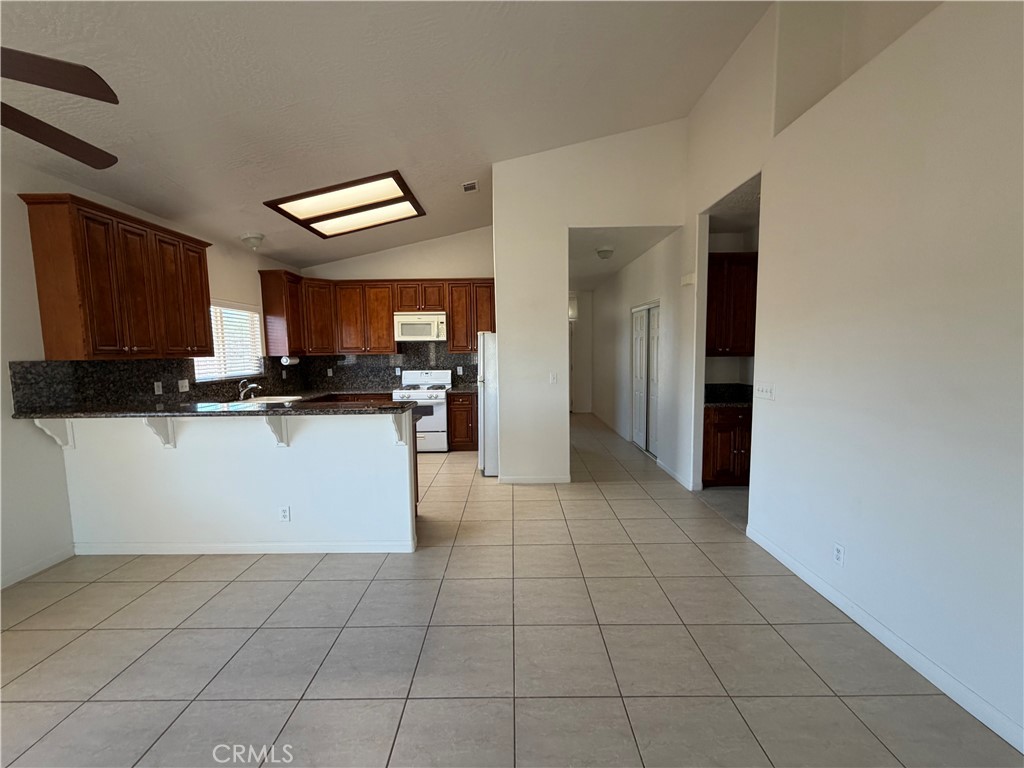 14125 Quinnault Road Apple Valley, CA 92307 - Photo 20 of 22 Kitchen