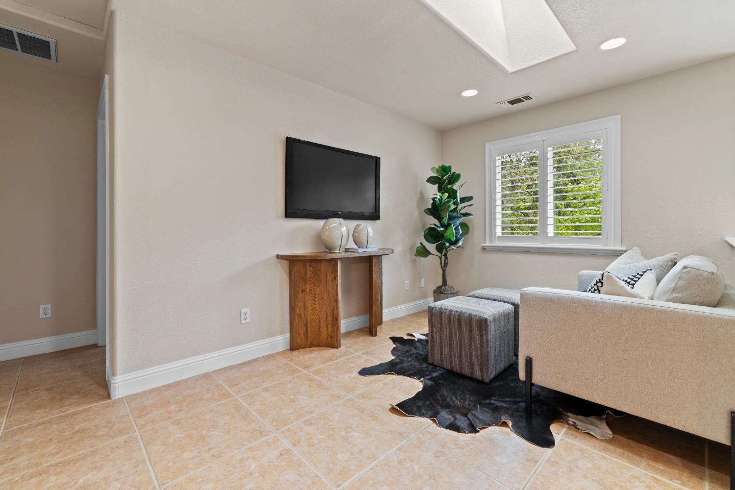7396 Callison Road Penryn, CA 95663 - Photo 50 of 99 Upstairs sitting area with bedrooms to the left.