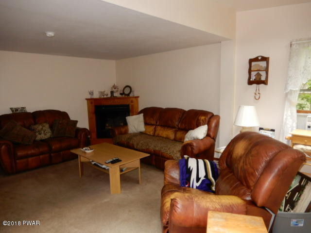 2111 Fawn Lane Bushkill, PA 18324 - Photo 10 of 22