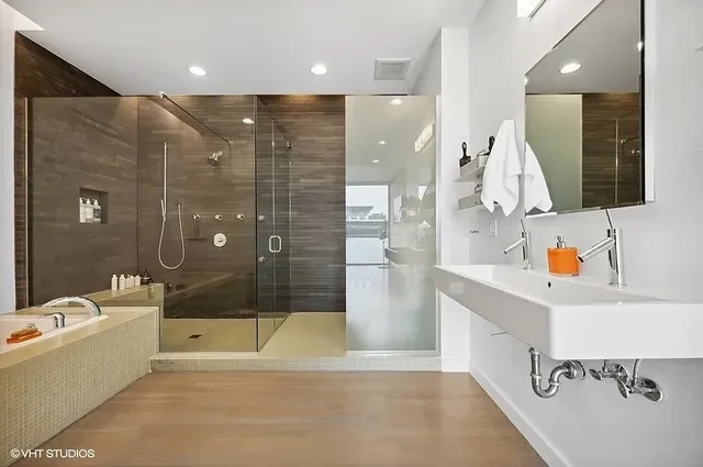 $4,300 | 2157 West Division Street, Unit 401, Chicago, IL 60622