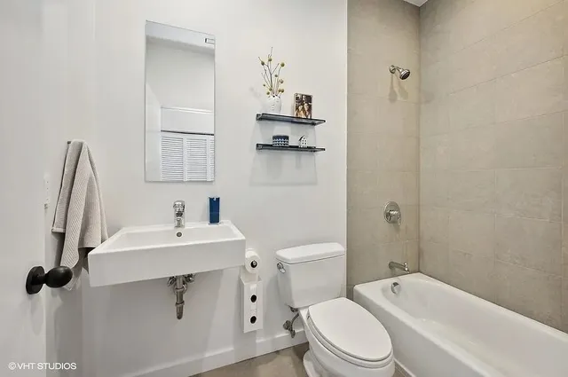 $4,300 | 2157 West Division Street, Unit 401, Chicago, IL 60622