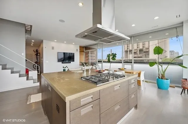 $4,300 | 2157 West Division Street, Unit 401, Chicago, IL 60622