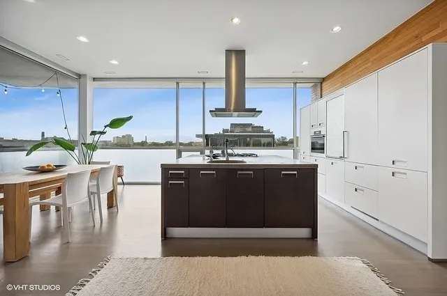 $4,300 | 2157 West Division Street, Unit 401, Chicago, IL 60622