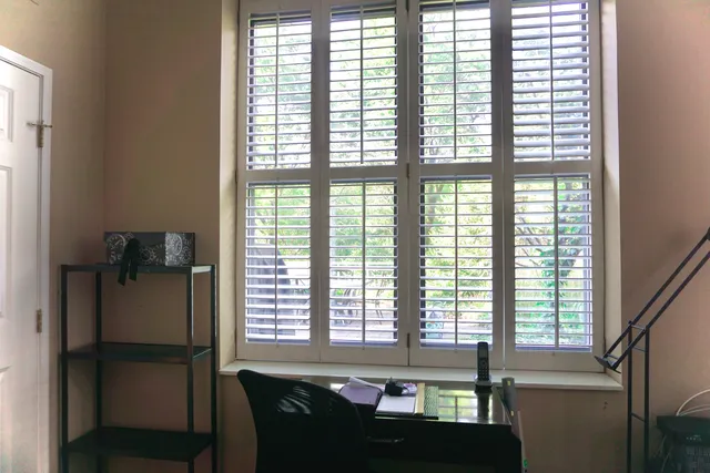 a wooden bench sitting in front of a building