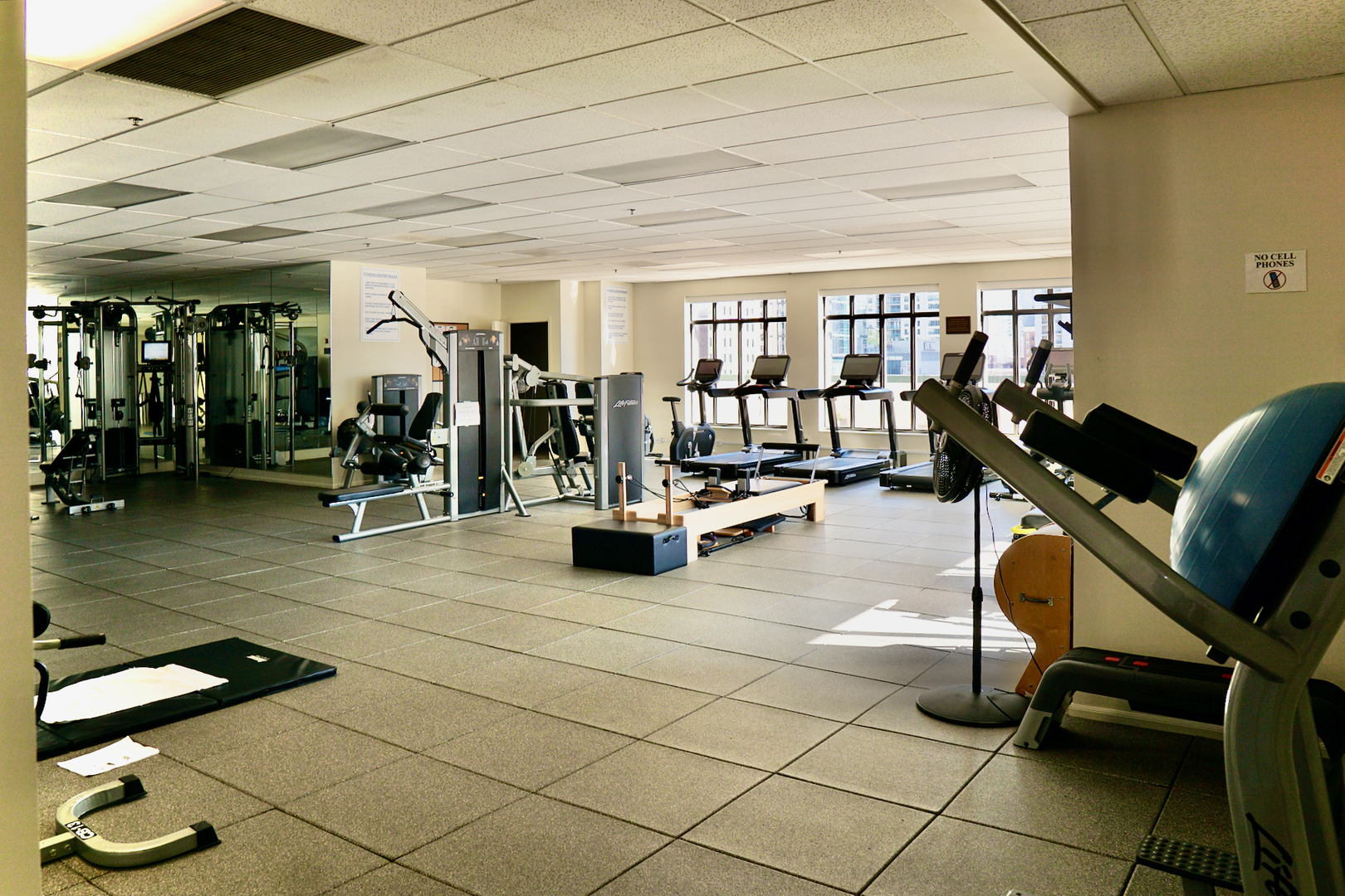 55 West Delaware Place, Unit 221 Chicago, IL 60610 - Photo 28 of 29 a view of a room with gym equipment