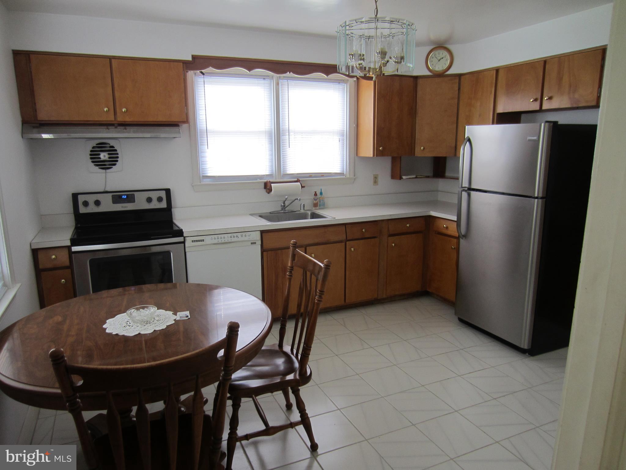 4117 Kahlston Road Baltimore, MD 21236 - Photo 14 of 25 Kitchen