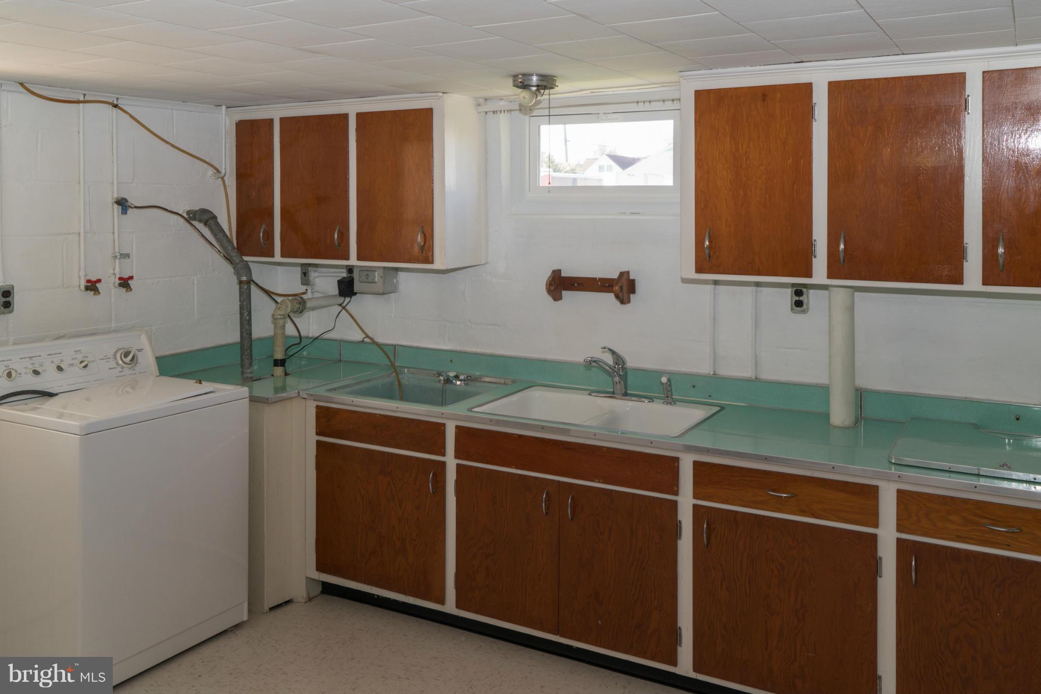 4117 Kahlston Road Baltimore, MD 21236 - Photo 24 of 25 washer & dryer in lower level