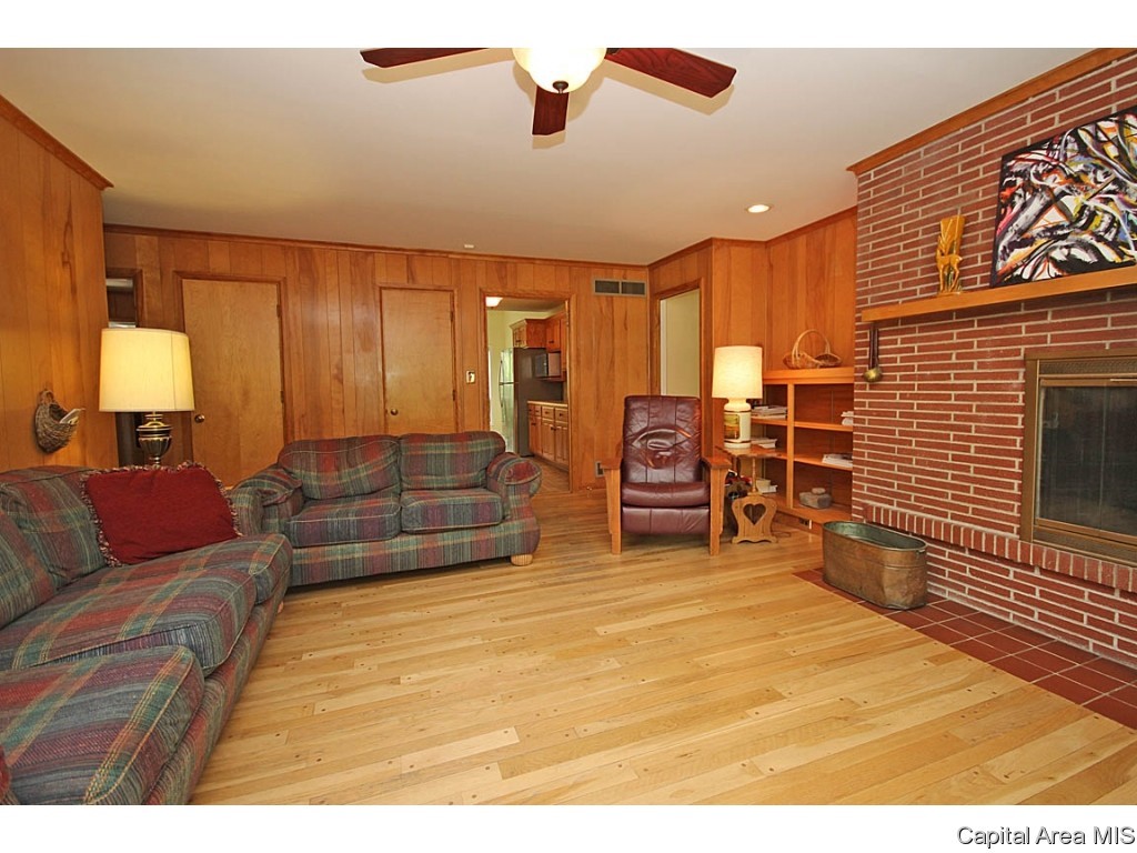 1949 South Illini Road Springfield, IL 62704 - Photo 12 of 36