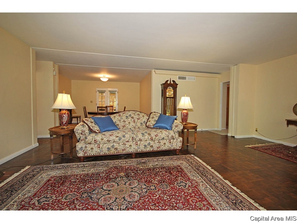 1949 South Illini Road Springfield, IL 62704 - Photo 3 of 36