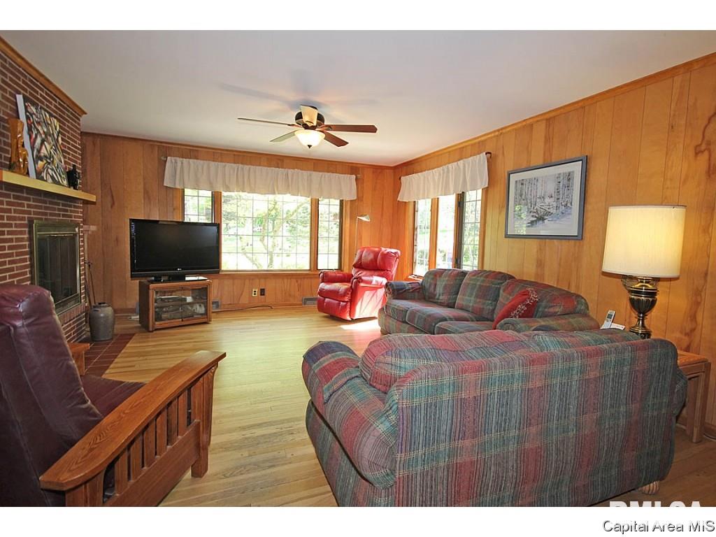 1949 South Illini Road Springfield, IL 62704 - Photo 9 of 36