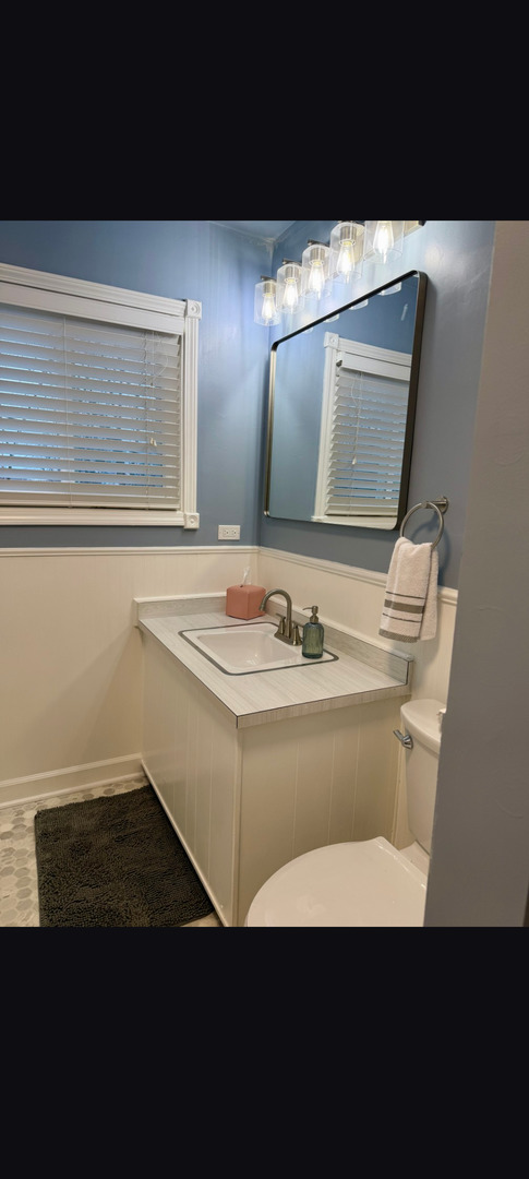 1885 North Newport Road Hoffman Estates, IL 60169 - Photo 3 of 8