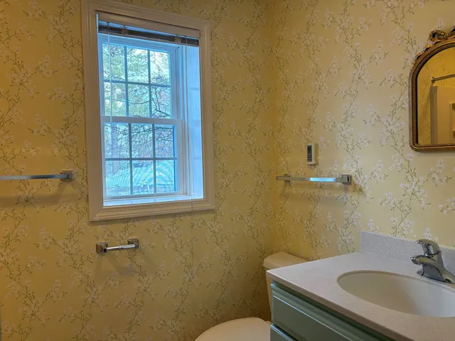 $418,500 | 143 Hilltop Place, New London, NH 03257