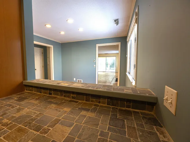 $418,500 | 143 Hilltop Place, New London, NH 03257