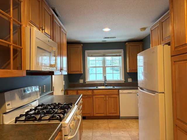 $418,500 | 143 Hilltop Place, New London, NH 03257