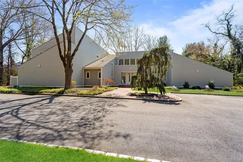 $3,899,000 | 91 Hoaglands Lane, Old Brookville, NY 11545