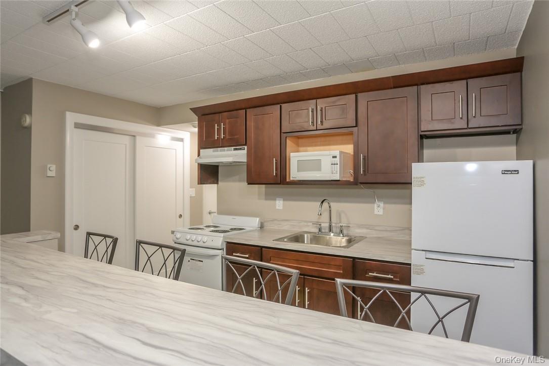 30 Rte 9W, Unit 31 Congers, NY 10920 - Photo 5 of 18 Galley style Kitchen with eating counter overlooking living/sleeping area.