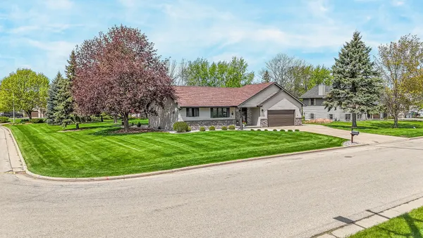 $500,000 | 670 South 5th Avenue, Winneconne, WI 54986