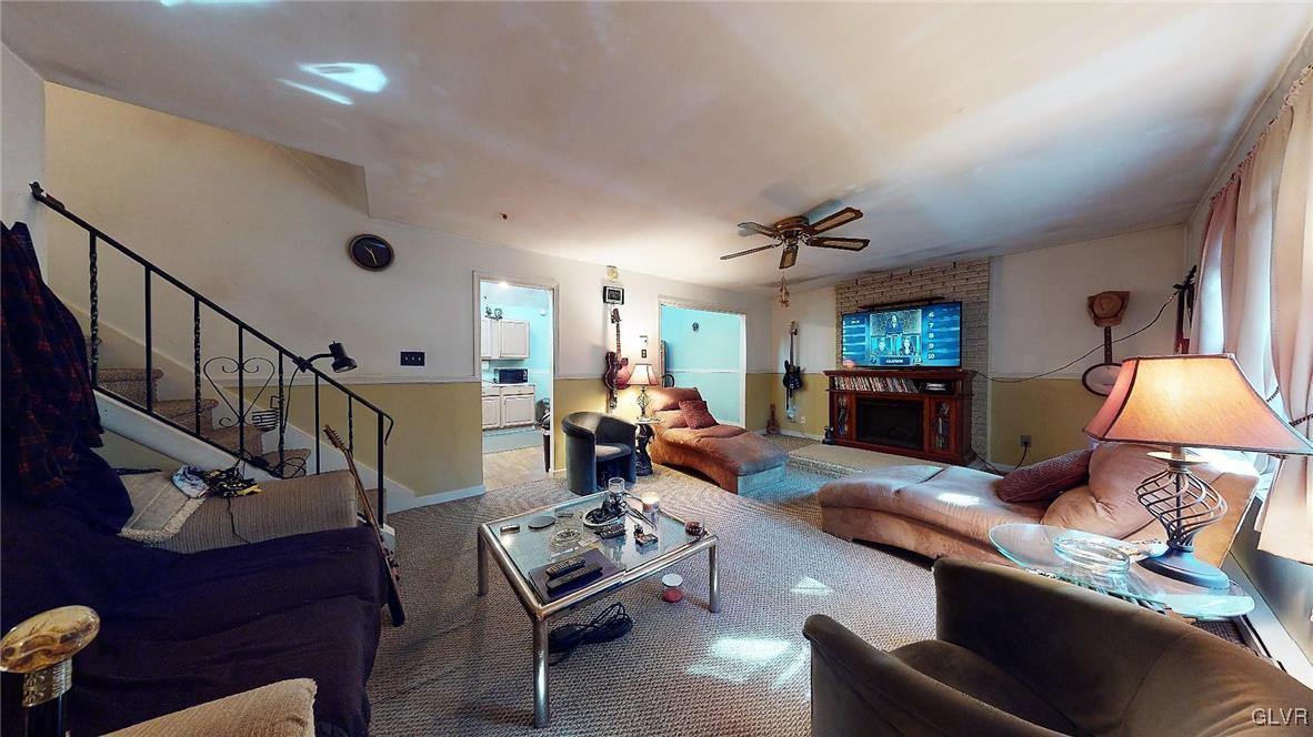 604 Walker Road Macungie, PA 18062 - Photo 4 of 41 Large Living Rm