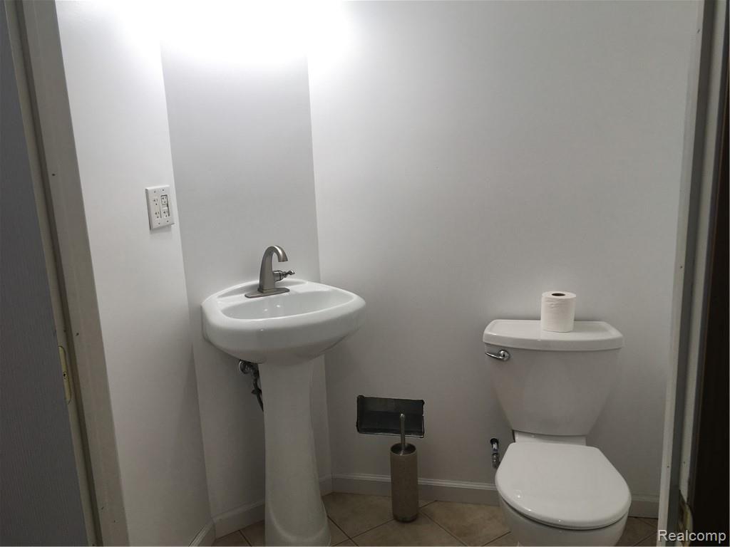 4175 Pleasant Valley Road Brighton, MI 48114 - Photo 31 of 34 Basement Half Bath.JPG
