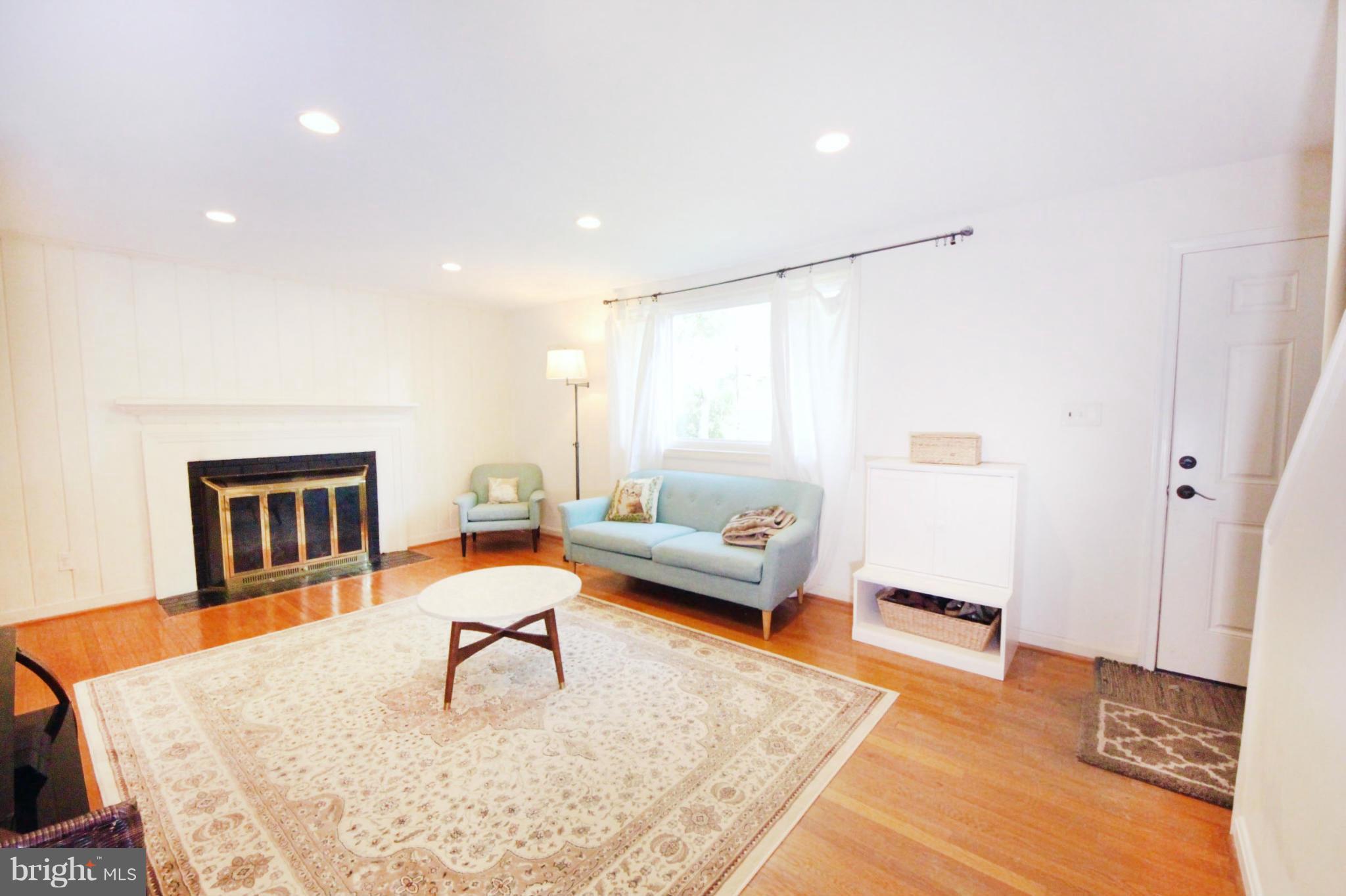 5449 Alta Vista Road Bethesda, MD 20814 - Photo 2 of 22 Living Room