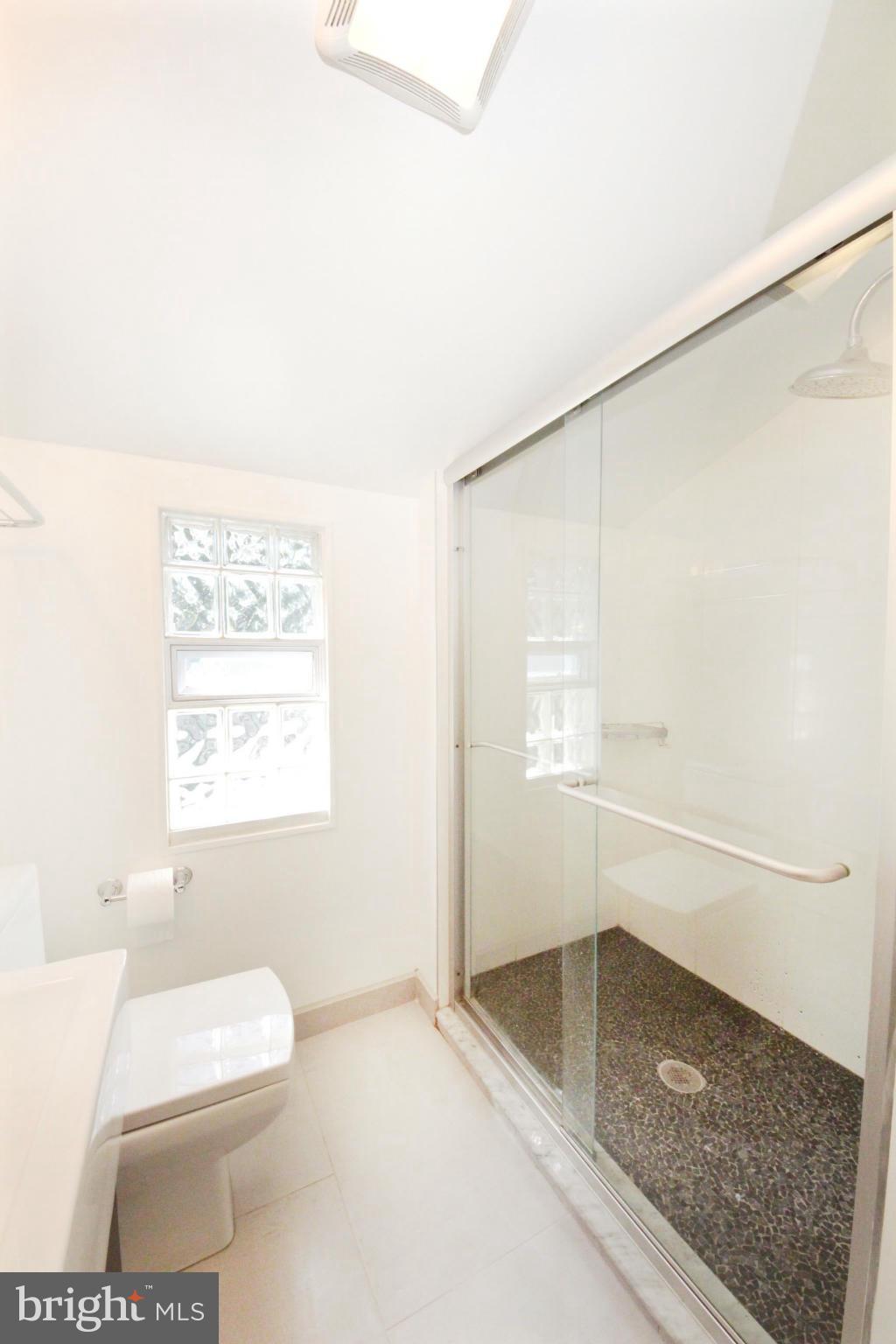5449 Alta Vista Road Bethesda, MD 20814 - Photo 13 of 22 Bath