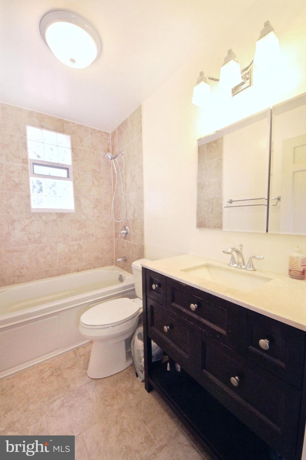 5449 Alta Vista Road Bethesda, MD 20814 - Photo 9 of 22 Bath (Master)