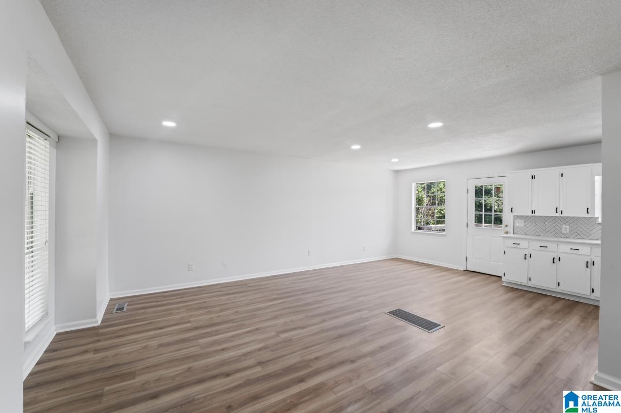 101 Lake Lane Alabaster, AL 35007 - Photo 2 of 13