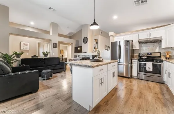 $2,595 | 6669 Lucky Strike Way, Las Vegas, NV 89108