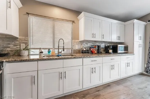 $2,595 | 6669 Lucky Strike Way, Las Vegas, NV 89108