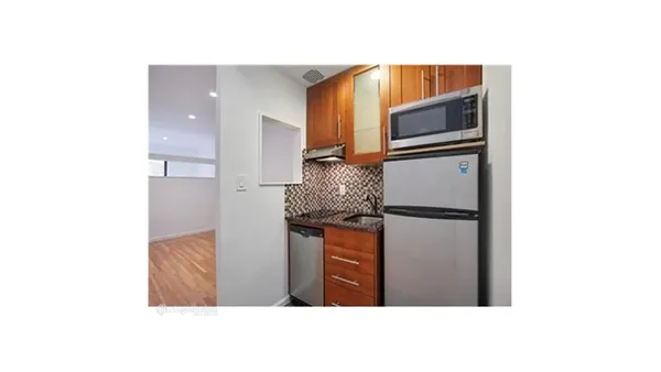 $3,150 | 230 East 52nd Street, Unit 3D | Midtown East