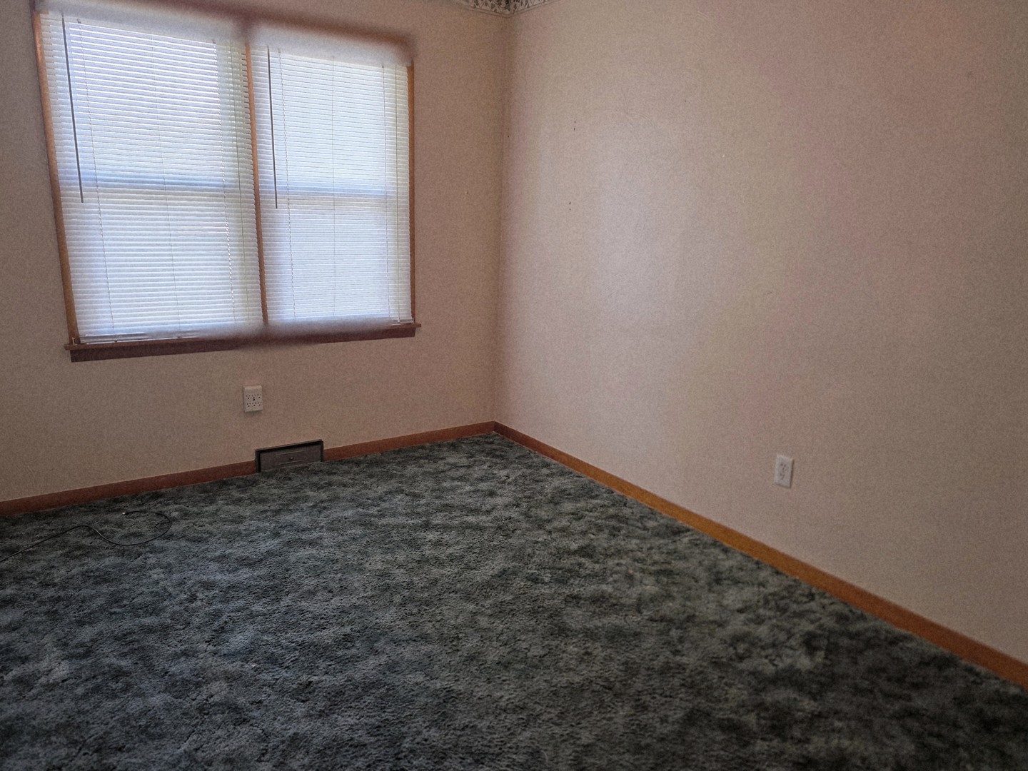 1402 9th Avenue Rock Falls, IL 61071 - Photo 8 of 14 an empty room with a window