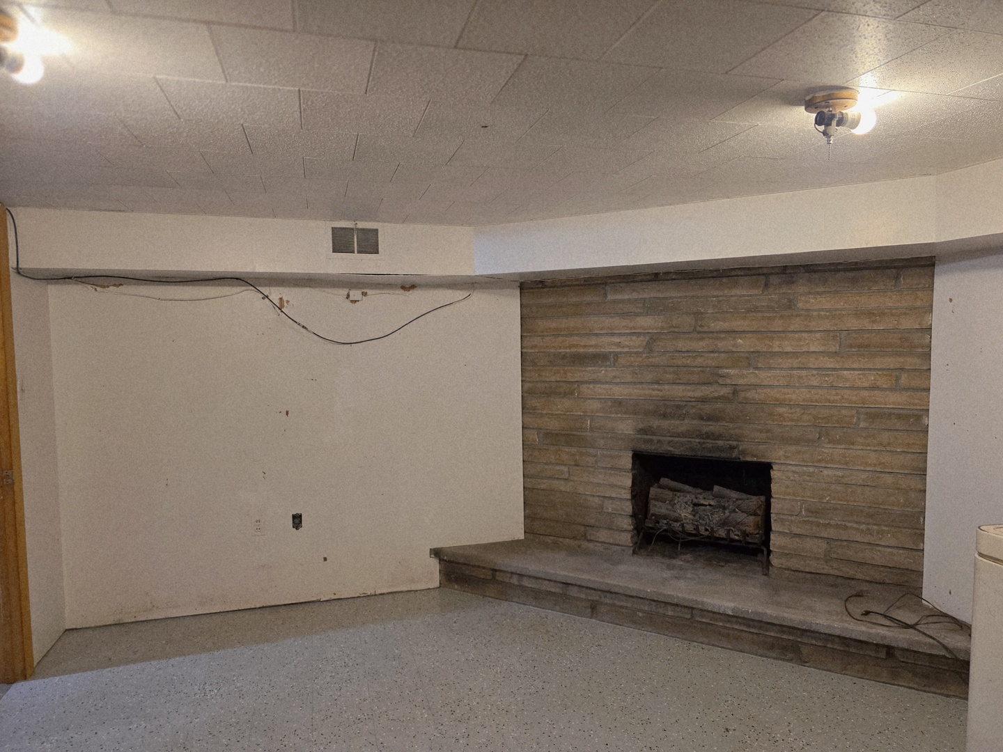 1402 9th Avenue Rock Falls, IL 61071 - Photo 9 of 14 a view of an empty room with a fireplace