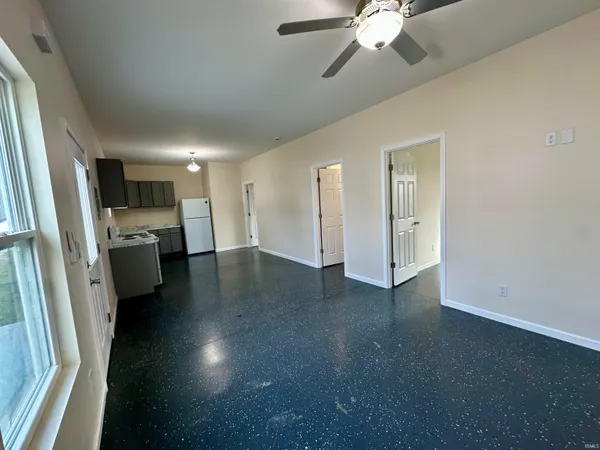 $1,056 | 506 18th Street, Bedford, IN 47421