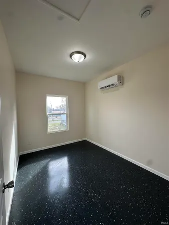 $1,056 | 506 18th Street, Bedford, IN 47421