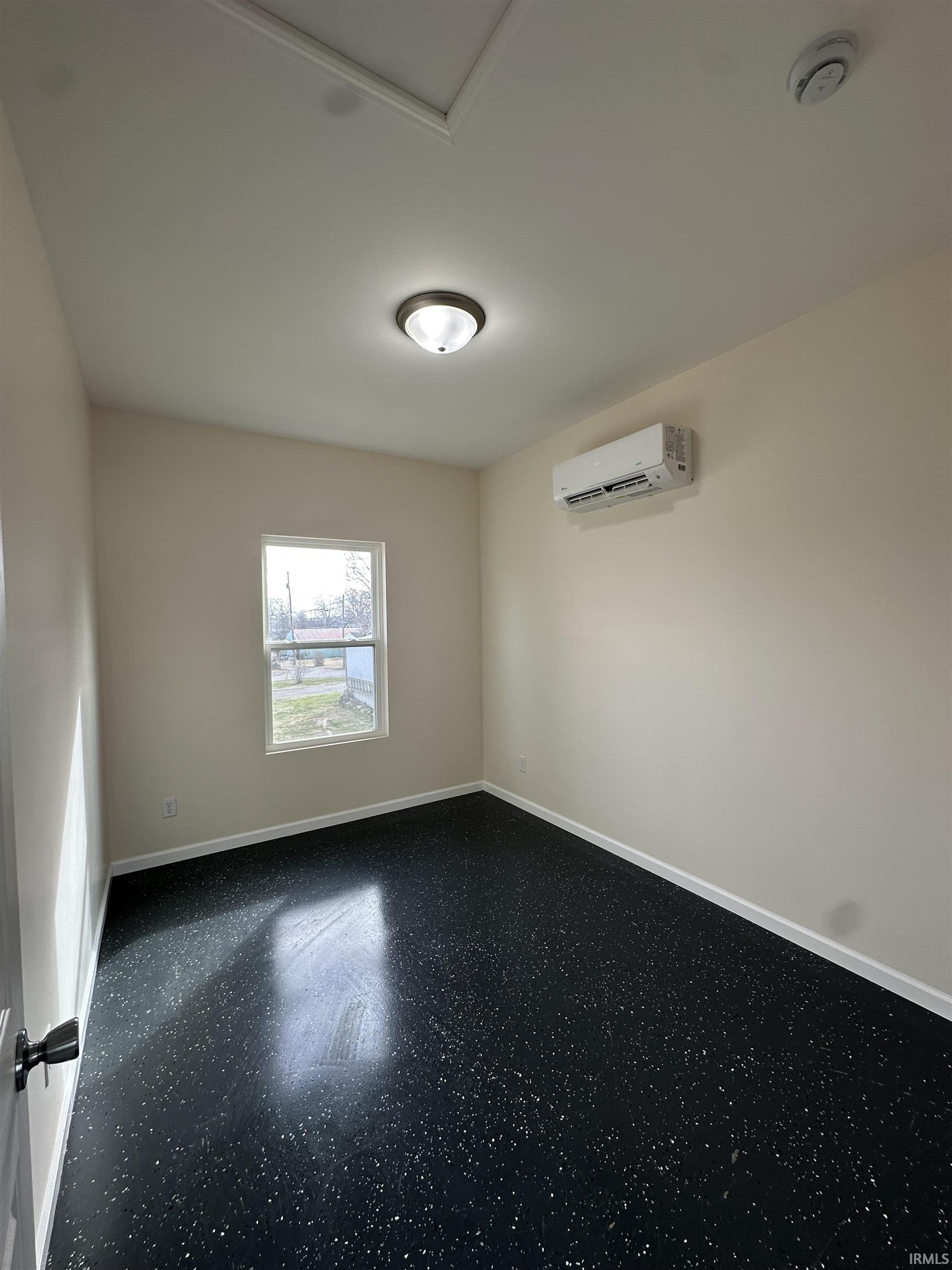 506 18th Street Bedford, IN 47421 - Photo 5 of 9
