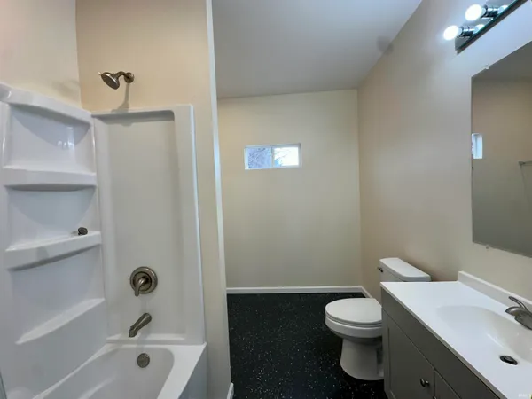 $1,056 | 506 18th Street, Bedford, IN 47421