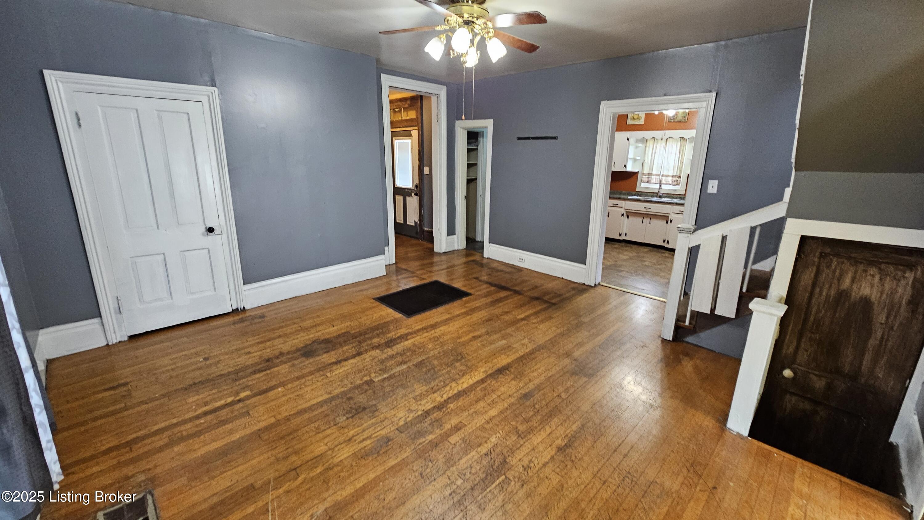 200 West High Street Springfield, KY 40069 - Photo 15 of 56 Living Room