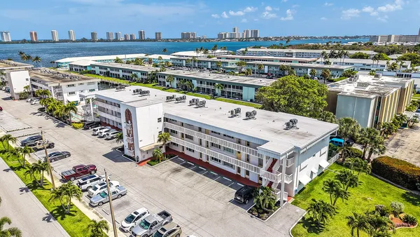 $184,900 | 130 Doolen Court, Unit 109, North Palm Beach, FL 33408