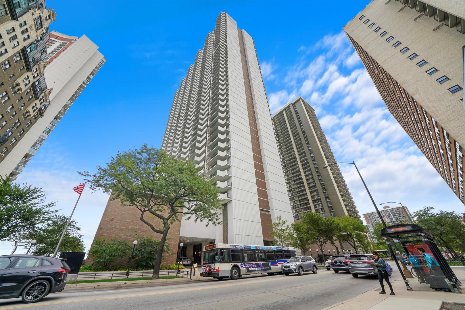 6033 North Sheridan Road, Unit 20G Chicago, IL 60660 - Photo 1 of 52 Gallery Image 1