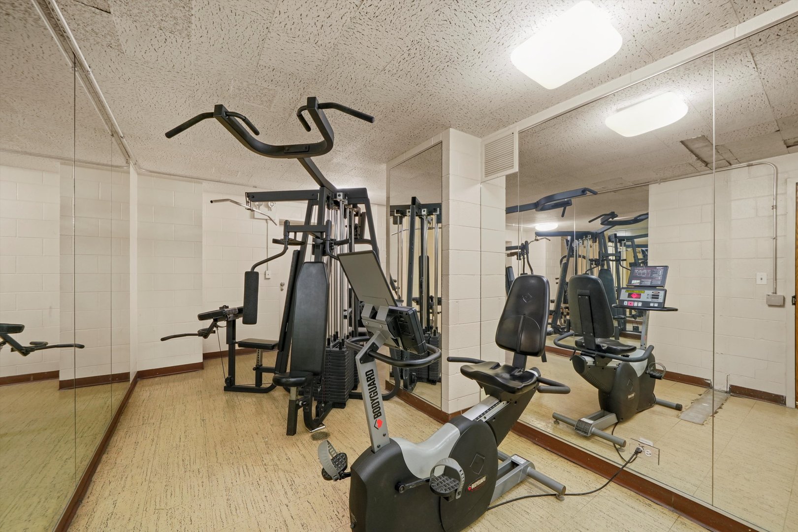 6033 North Sheridan Road, Unit 20G Chicago, IL 60660 - Photo 32 of 52 Gallery Image 32