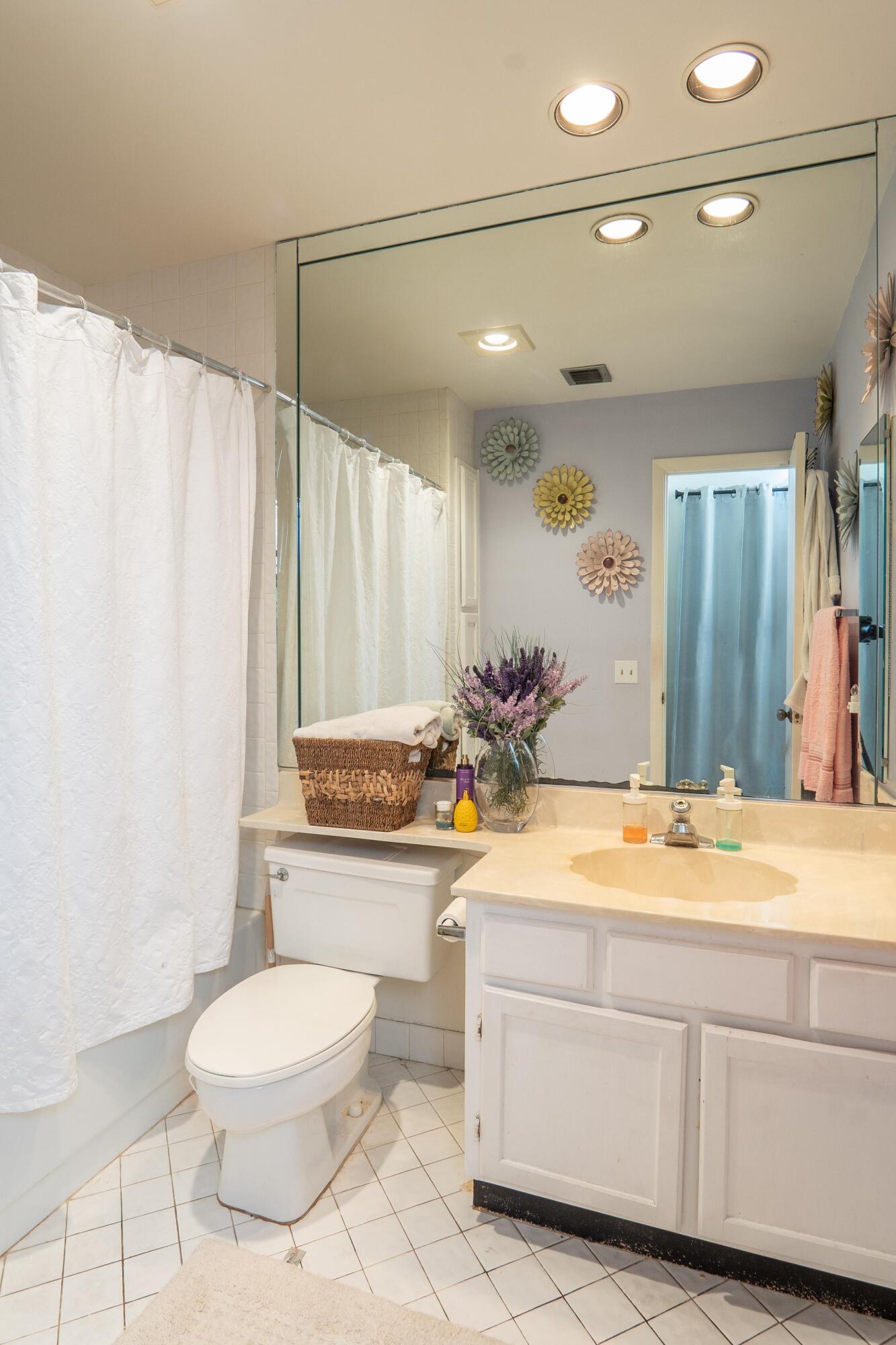 6101 Old Court Road, Unit 240 Boca Raton, FL 33433 - Photo 28 of 36 Guest Bathroom
