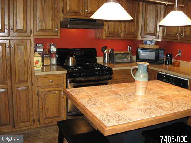 3053 Dundee Road York, PA 17406 - Photo 10 of 25 Gallery Image 10
