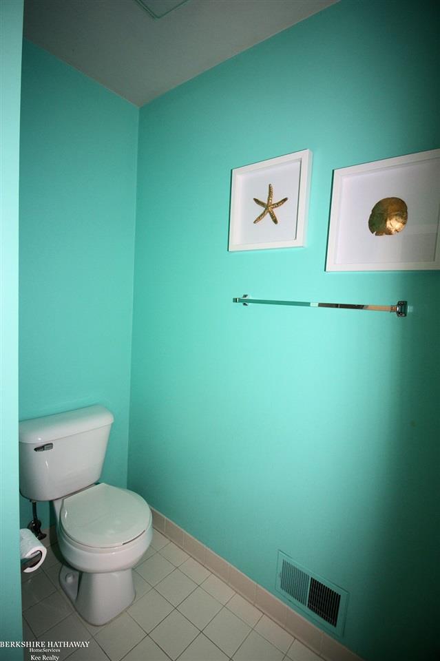 70692 Hillside Court Romeo, MI 48065 - Photo 33 of 37 Separate Toilet Room
