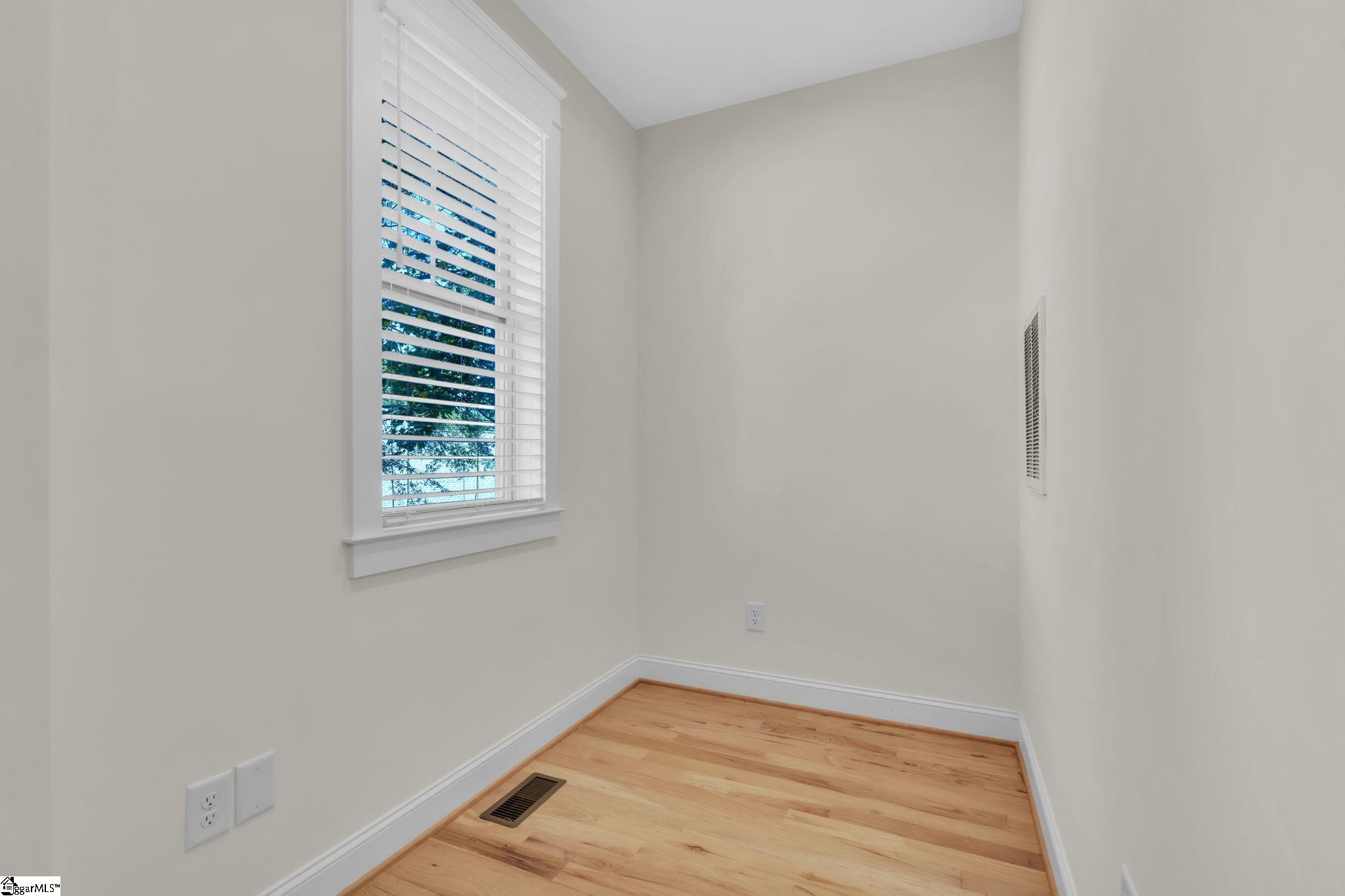 208 Orie Court Simpsonville, SC 29680 - Photo 3 of 32