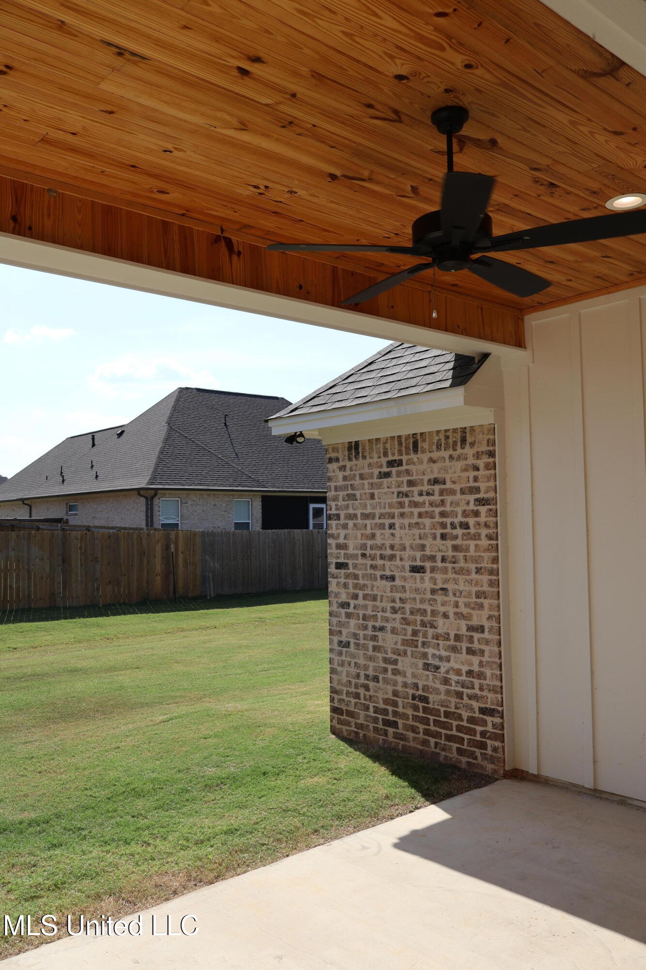 113 Southern Oak Way Canton, MS 39046 - Photo 8 of 12 113 Back porch