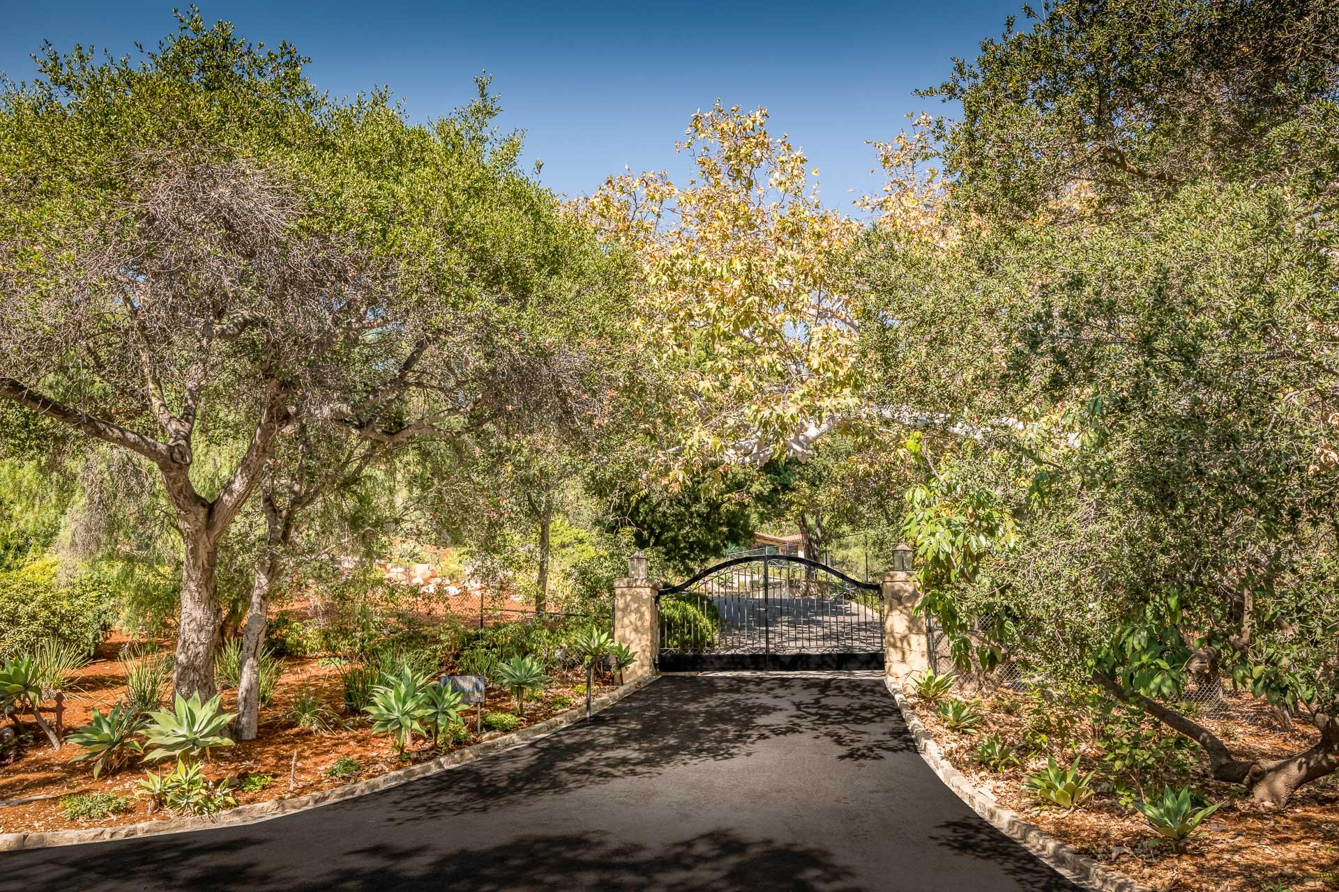 925 Lilac Drive Montecito, CA 93108 - Photo 16 of 17 Service Entry